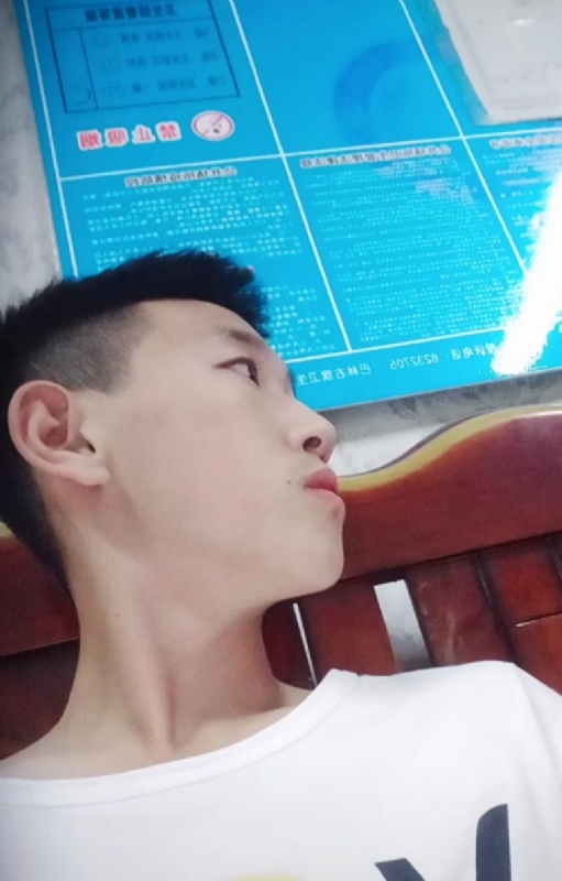 高一名的第二张照片--赤峰蓝颜知己交友网